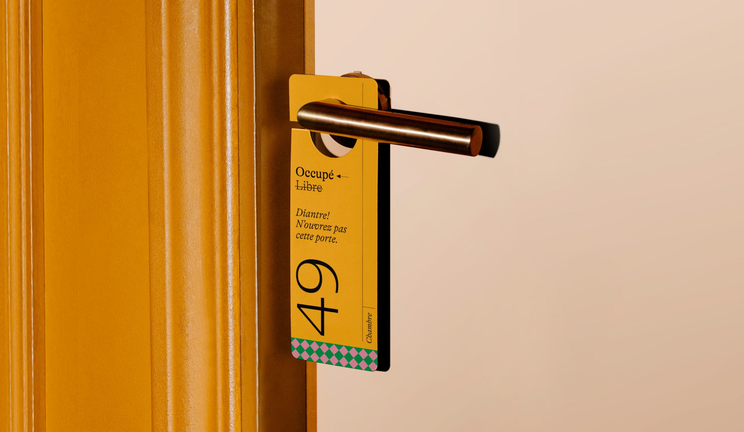 door-hanger–hotel-photo